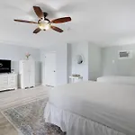 East Shore Lodging