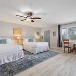 East Shore Lodging