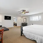 East Shore Lodging